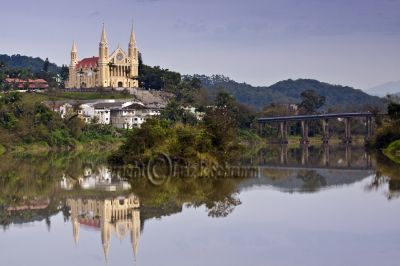 espelhoigrejaluiz190720111siteMD.jpg