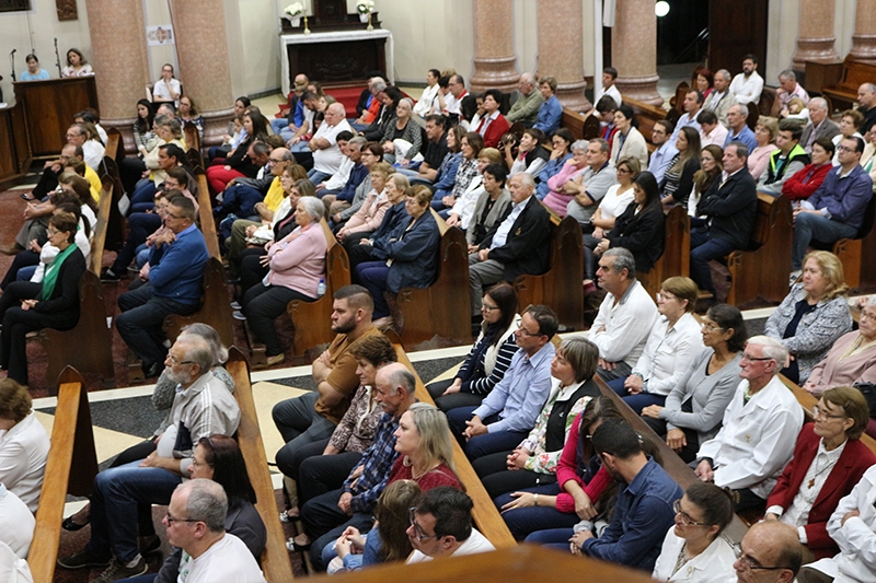 Procisses e Trduo emocionam comunidades catlicas