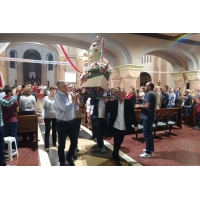 Aps missa de sbado, imagem de So Pedro  levada para o bairro Poo Grande