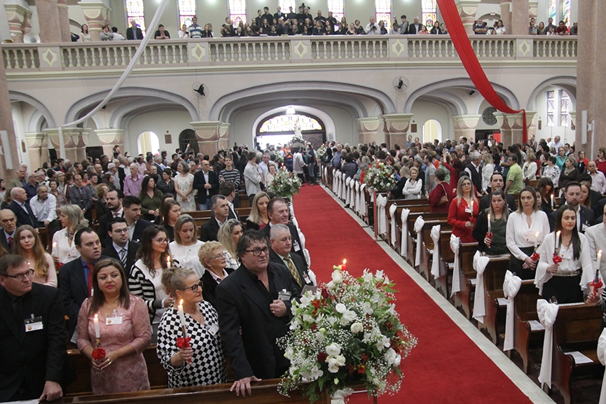 Missa dos festeiros lota Igreja Matriz de Gaspar