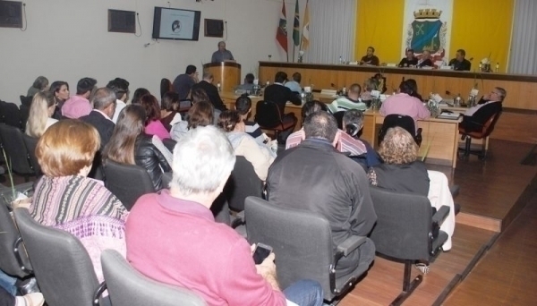 Projeto polmico quer custear advogados a prefeito e secretrios