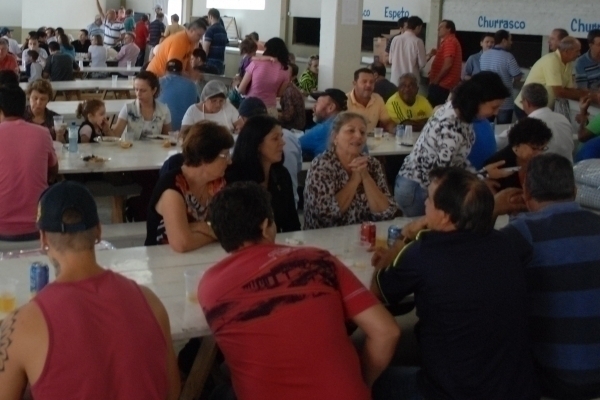Feijoada Amigos do Tio Valdir rene grande pblico