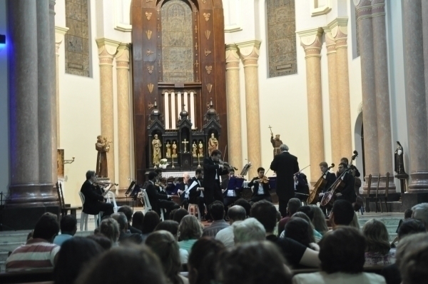 Gasparenses prestigiam Orquestra de Cmara de Blumenau