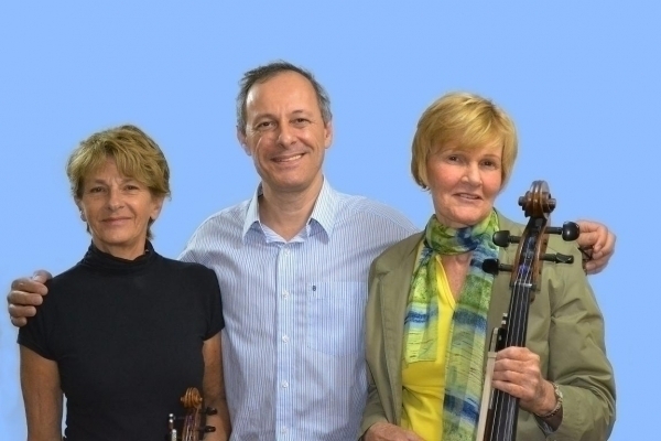 Trio Au apresenta espetculo musical 'Natal em cordas' nesta quinta