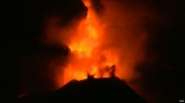 Vulco Etna cospe fogo e cinzas em erupo 'espetacular'