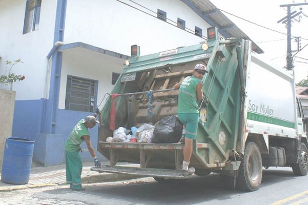 Cmara decide nesta tera se mantm vetos a emendas sobre concesso do lixo