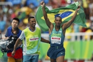 Voo para histria! Ricardo Costa leva o ouro no salto em distncia para cegos