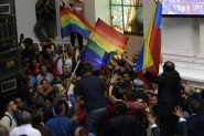 Tumulto em assembleia da Venezuela marca nova escalada de tenses