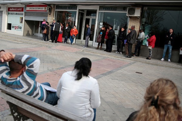Desemprego na Espanha fica abaixo de 20% depois de seis anos