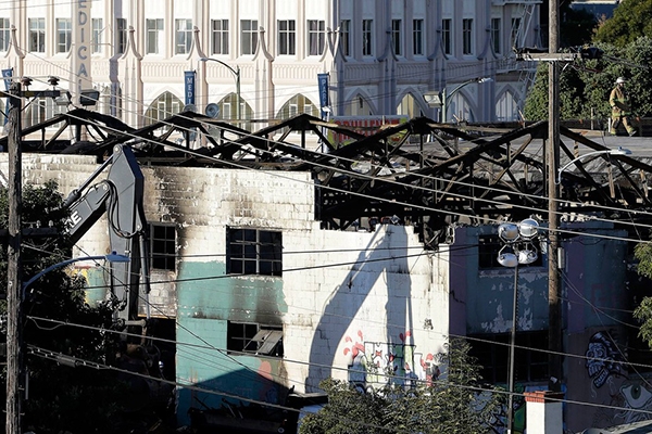 Vtimas de incndio de Oakland enviaram mensagens de despedida