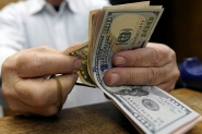 Dlar encosta em R$ 3,35 aps derrota do governo em Comisso do Senado