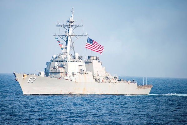 China envia navios militares ao Mar Meridional aps incurso dos EUA