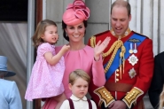 Prncipe William e Kate anunciam que esto esperando 3 filho