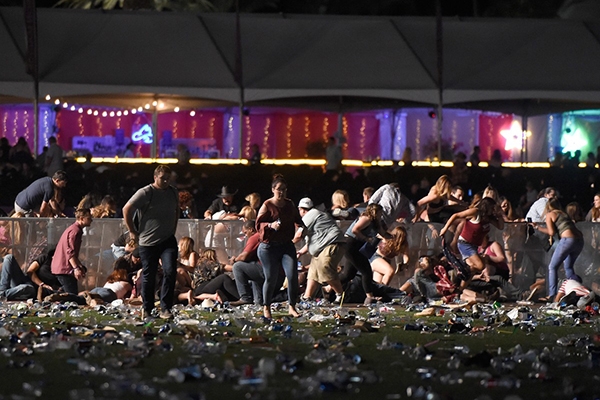 50 morrem e 200 ficam feridos aps centenas de tiros em Las Vegas