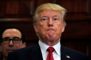 Aprovao de Trump cai para seus nveis mais baixos, diz pesquisa