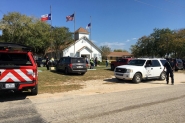 Atirador entra em igreja batista nos EUA e mata 26 pessoas com rifle