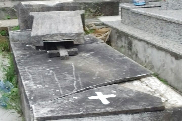 Tmulos abandonados nos Cemitrios Municipais de Gaspar so reutilizados