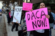 Juiz bloqueia revogao de Trump do plano para jovens imigrantes