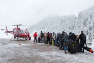 Neve deixa um desaparecido e bloqueia milhares de turistas nos Alpes