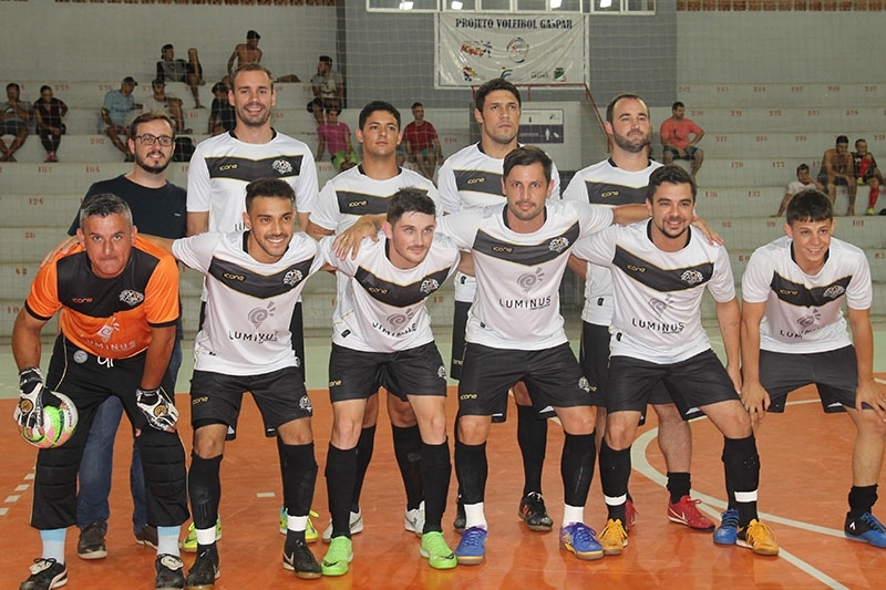 Freicumadre e Racing na final do municipal de futsal de Gaspar