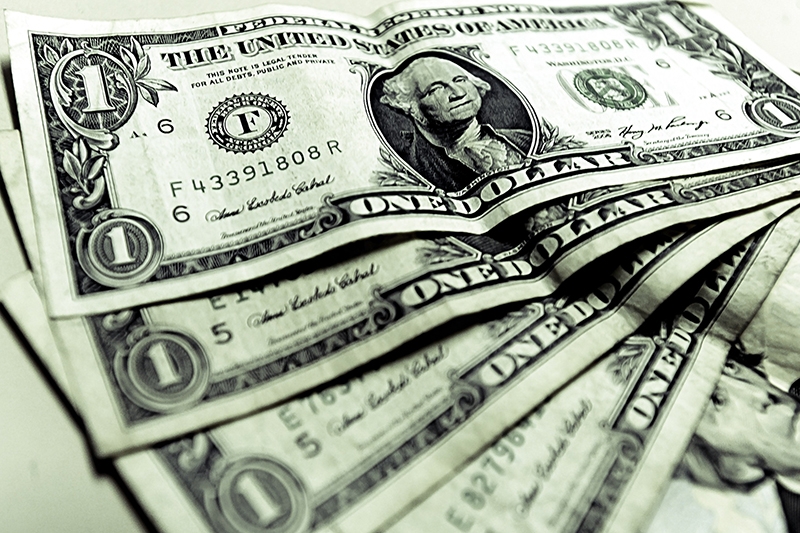 Dlar abre a semana com alta de 0,16% cotado a R$ 4,17