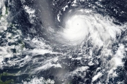 Hong Kong emite alerta mximo devido  chegada do tufo Mangkhut