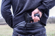 Bandidos rendem famlia e roubam carros e eletrodomsticos em Blumenau