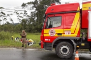 Capotamento deixa mulher ferida no bairro Belchior Baixo, em Gaspar