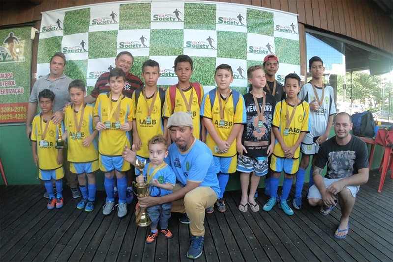 Equipe gasparense vence Campeonato de Futebol Vila Society
