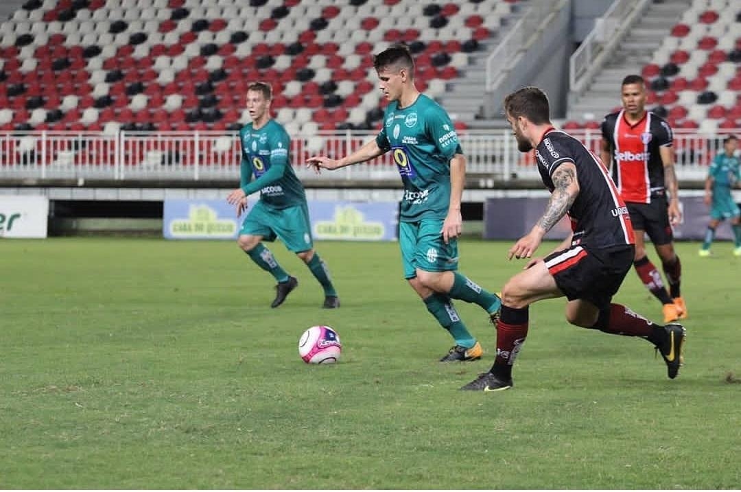 Dia do Atleta Profissional: conhea o jogador de futebol Eduardo Schlichting 