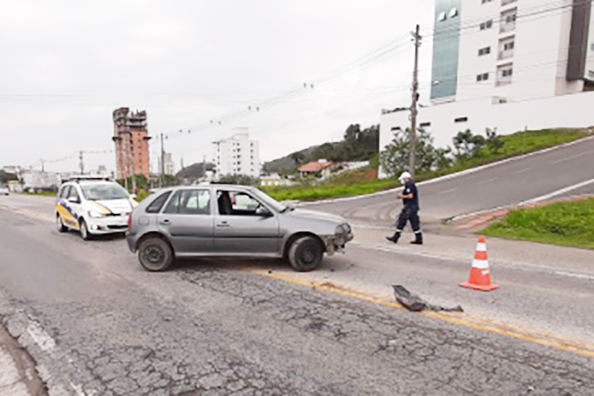 Acidente entre carro e moto deixa homem ferido em Gaspar