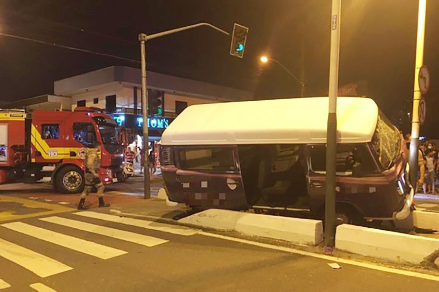 Acidente com moto e Kombi mata homem em Balnerio Cambori