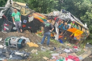 nibus de turismo se envolve em grave acidente na rodovia que liga SC e PR