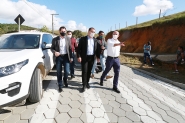Governador de SC anuncia recursos para pavimentao de ruas em Ilhota