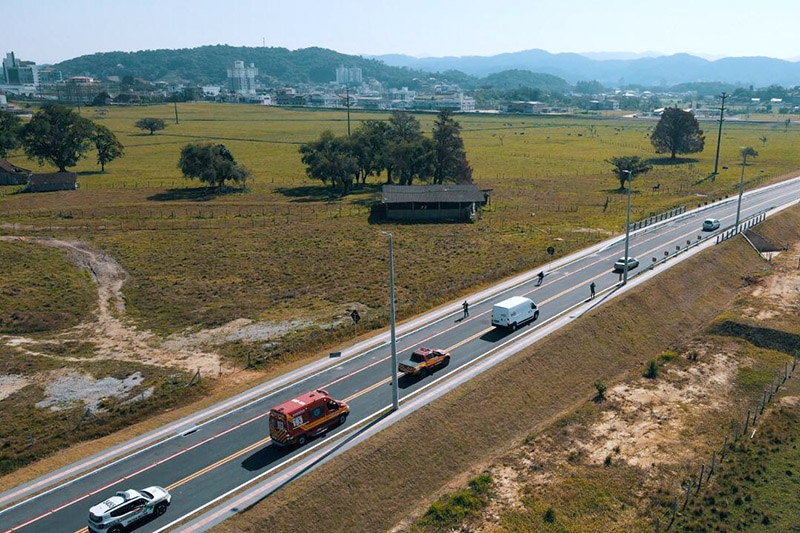 Trnsito na Avenida Gaspar  liberado aps inaugurao