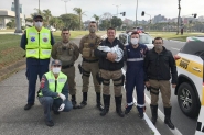Policiais fazem parto de beb em avenida do Centro de Florianpolis