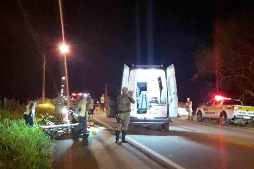 Ciclista  hospitalizado aps coliso com carro no Poo Grande, em Gaspar