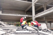 Laje de galpo em construo desaba e trabalhadores ficam feridos em Blumenau
