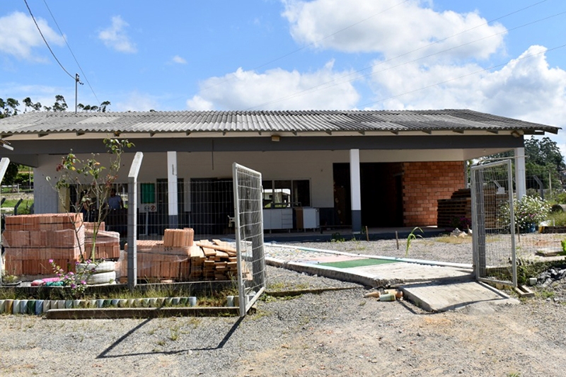 Comea a reforma e ampliao do CEI V Varda, em Ilhota