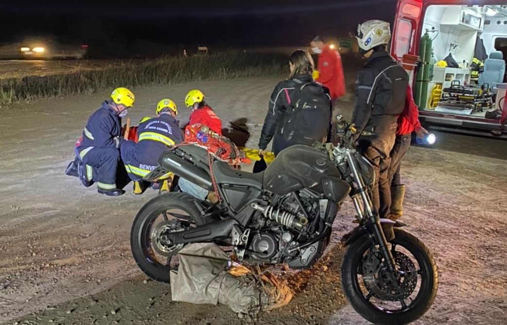 Motociclista fica ferido aps cair no desvio de acesso  BR-470, em Ilhota