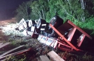Motorista de caminho morre em grave acidente em Navegantes