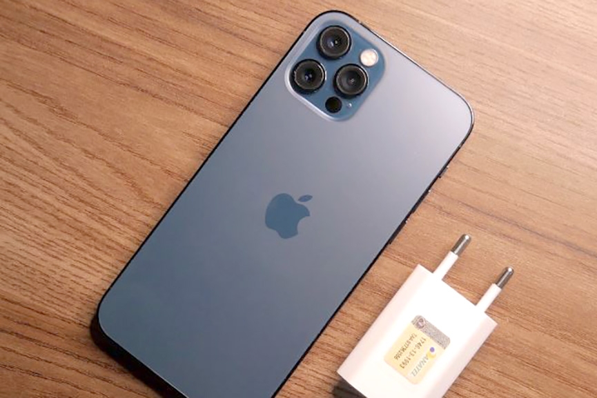 Venda de iPhones sem carregador  suspensa no Brasil