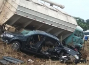 Quatro pessoas morrem em acidente entre carro e caminho no Meio-Oeste de SC