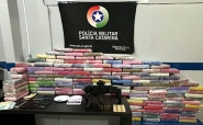 PM prende cinco homens e apreende R$4,5 milhes em cocana em Cambori