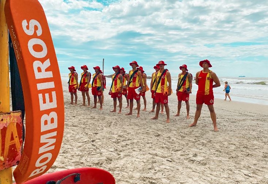 Bombeiros iniciam Operao Veraneio em 155 praias de Santa Catarina