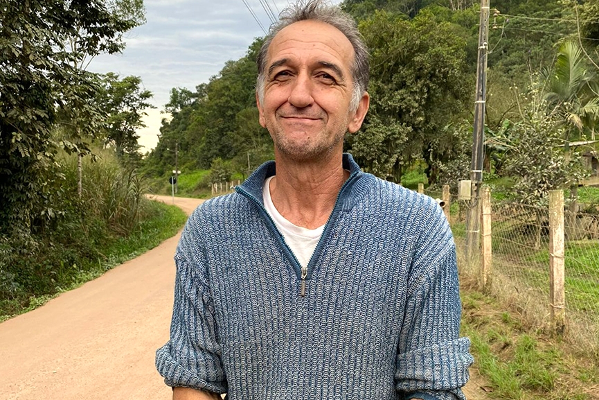 Campanha ajuda a recuperar autoestima de homem que cuida de abrigo de animais em Gaspar
