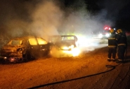 Carros pegam fogo após colisão no bairro Barracão, em Gaspar