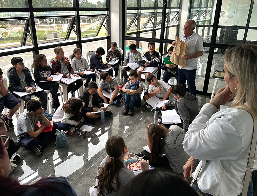 Alunos da Escola Norma Mnica Sabel visitam Cruzeiro do Vale