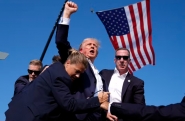 Donald Trump  atingido por tiro durante comcio nos EUA