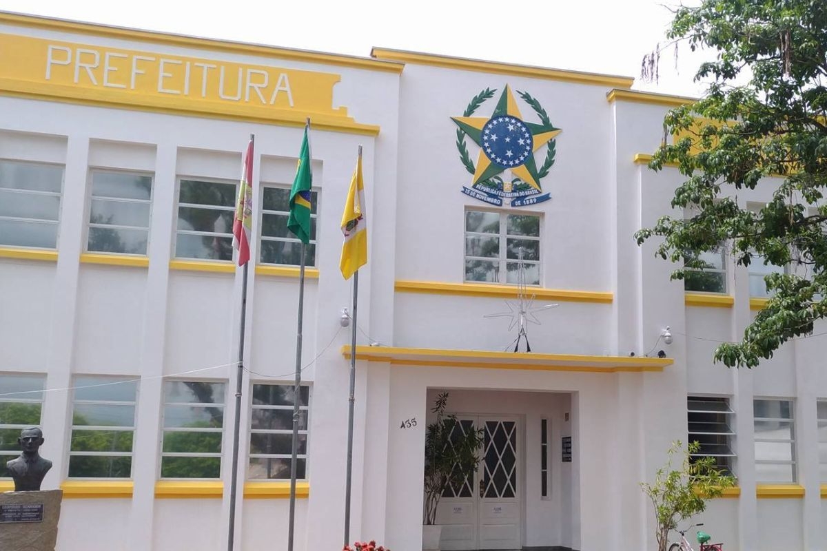 Relembre o significado dos elementos das bandeiras de Gaspar, SC e Brasil
